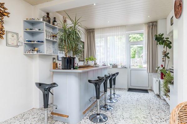 Foto - Te koop: Ruime halfvrijstaande woning met 179 m² woonoppervlakte, 6 slaapkamers, 2 badkamers, garage en tuin op het zuiden in Vaals